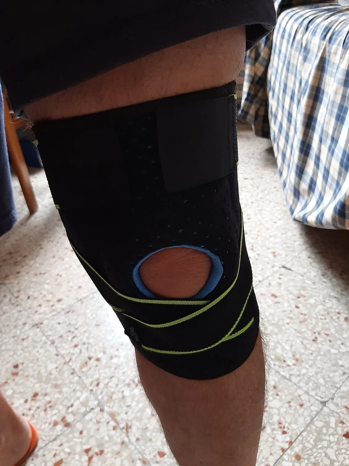 Bodyprox Tutore Ginocchio Ginocchiera S/M con Stabilizzatori e Gel