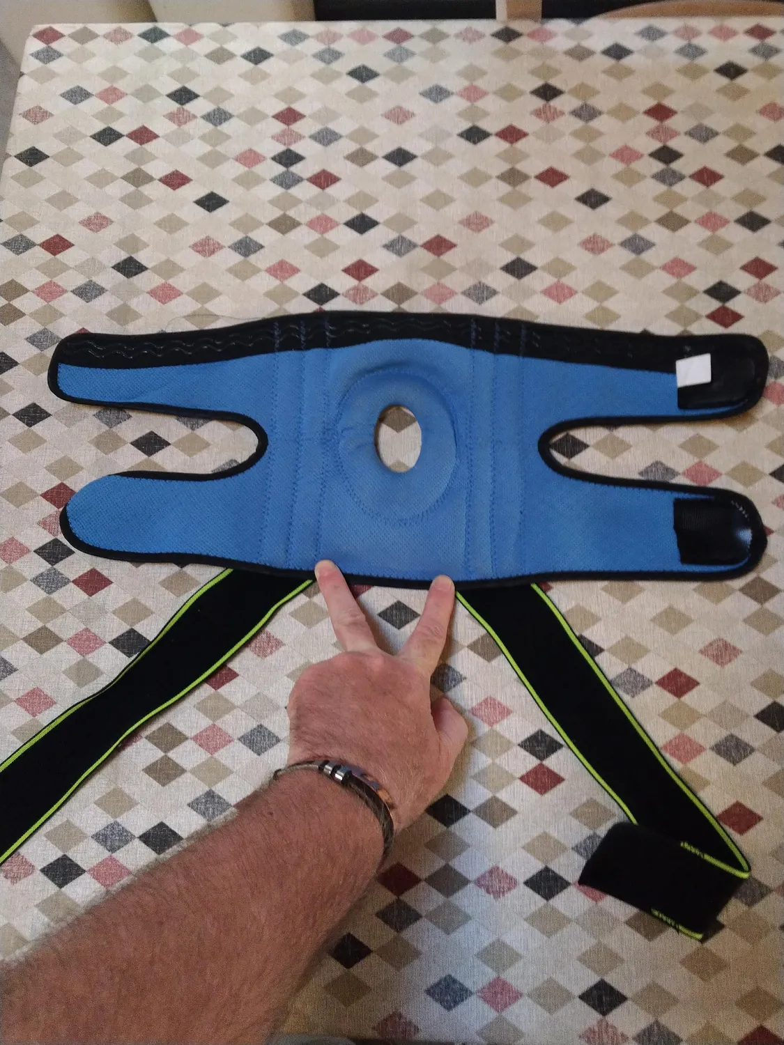 Bodyprox Tutore Ginocchio Ginocchiera S/M con Stabilizzatori e Gel